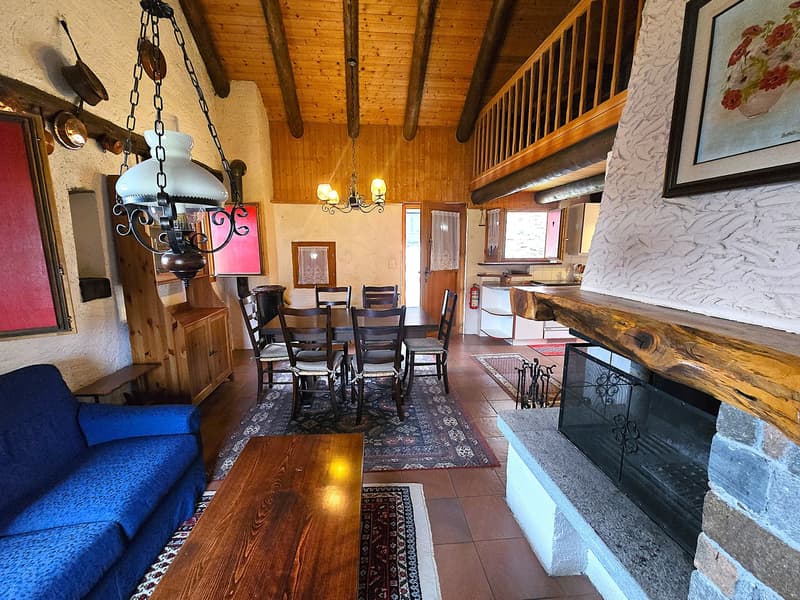 Schönes Bauernhaus in de Bergen mit Zugang und Grundstück (6)