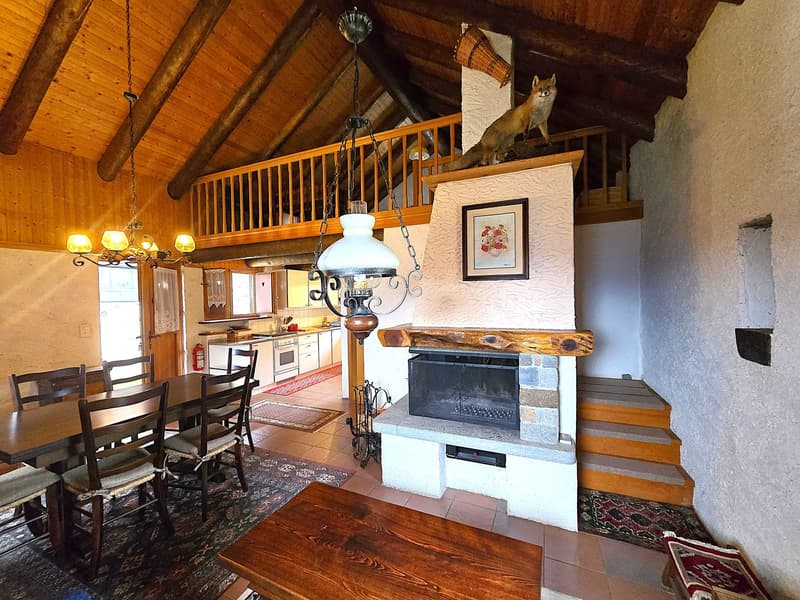 Schönes Bauernhaus in de Bergen mit Zugang und Grundstück (4)
