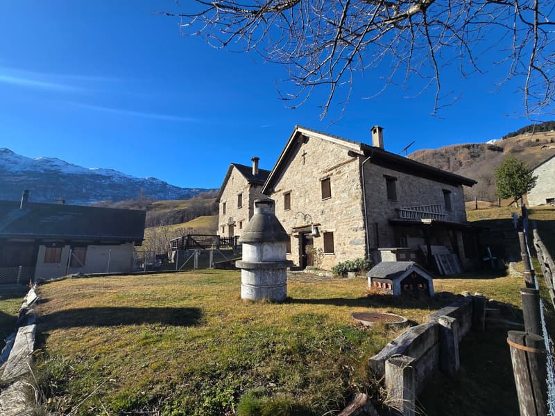 Schönes Bauernhaus in de Bergen mit Zugang und Grundstück (29)