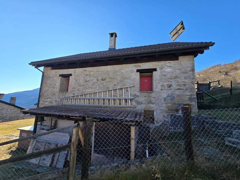 Schönes Bauernhaus in de Bergen mit Zugang und Grundstück (30)