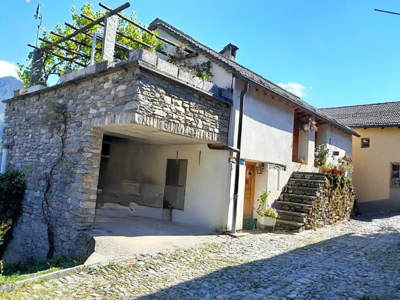 Charmantes rustikales Haus mit herrlicher Aussicht, Terrasse & Garage (1)