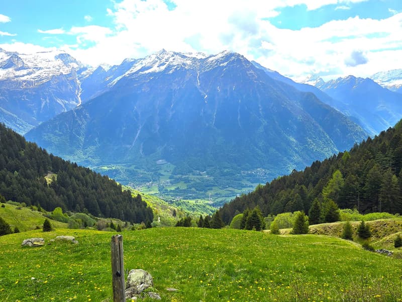 schönes Berghaus inmitten der Natur mit herrlichem Panoramablick (2)