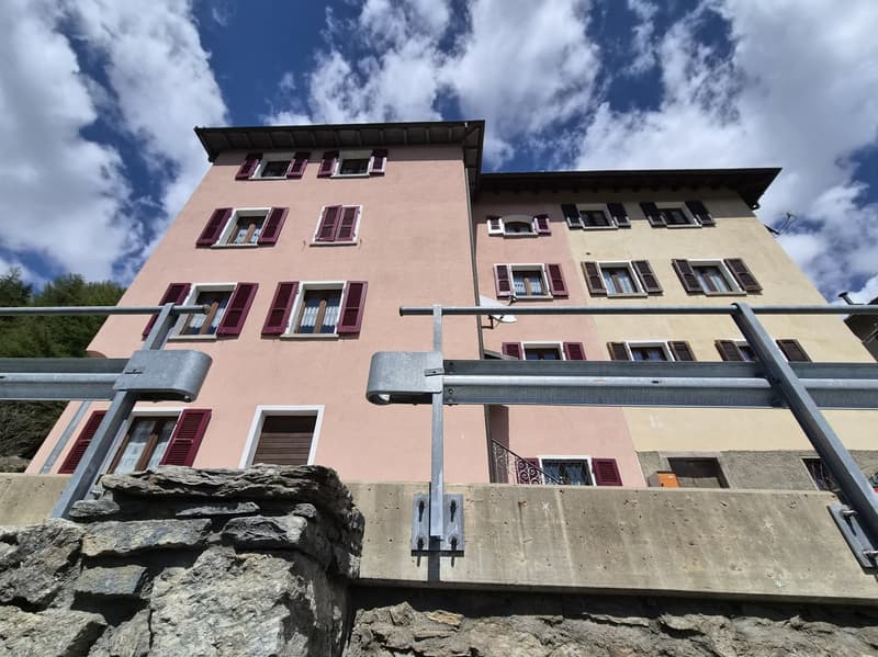 Zweifamilienhaus mit Garten sehr sonnig, mit schöner Panoramablick auch Zweitwohnsitz (1)