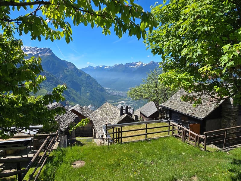 schönes Berghaus mit grossem Land und herrlichem Panoramablick (35)