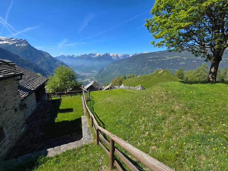 schönes Berghaus mit grossem Land und herrlichem Panoramablick (37)