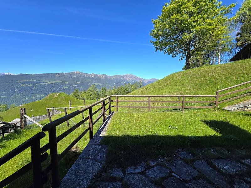 schönes Berghaus mit grossem Land und herrlichem Panoramablick (33)