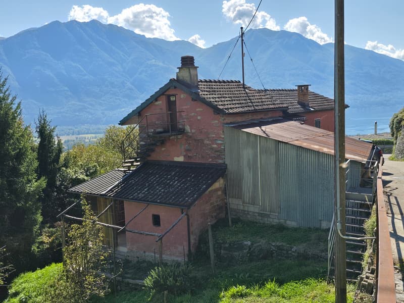 Grande proprietà con vista lago panoramica e terreno edificabile (7)
