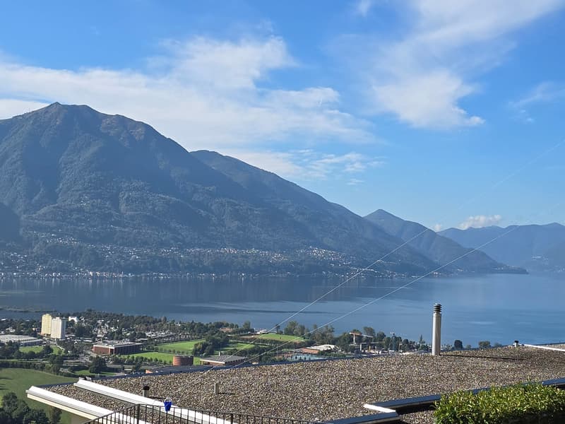 Grande proprietà con vista lago panoramica e terreno edificabile (24)