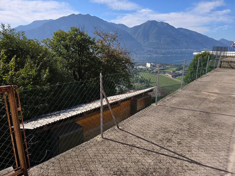 Grande proprietà con vista lago panoramica e terreno edificabile (22)