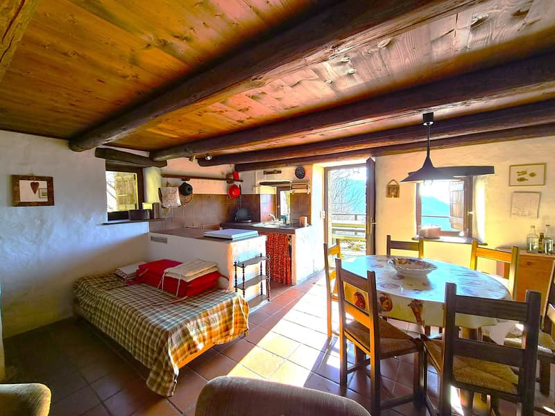 Schönes Bauernhaus inmitten der Natur mit Grundstück (12)