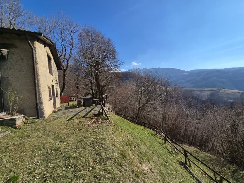 Schönes Bauernhaus inmitten der Natur mit Grundstück (25)