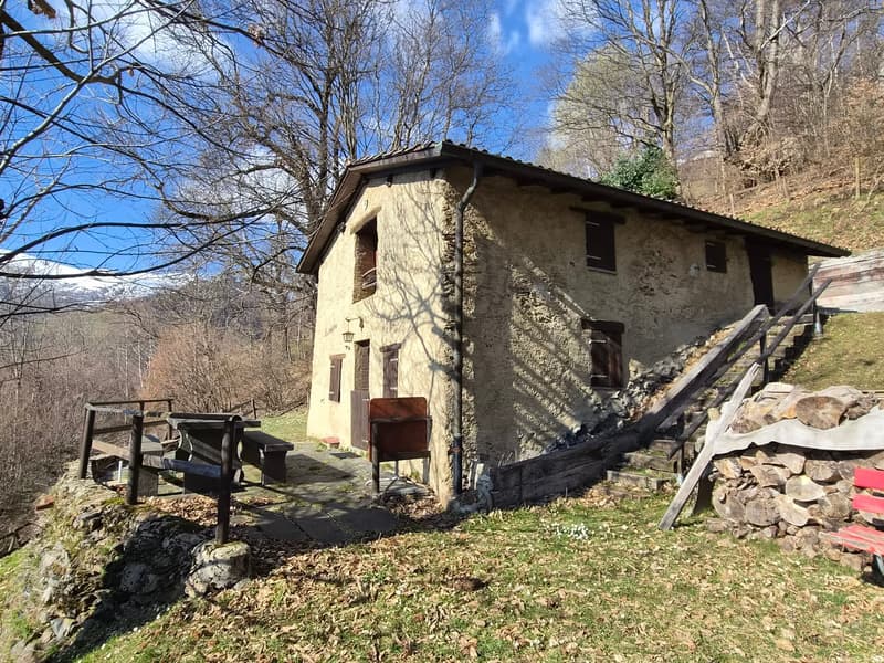 Schönes Bauernhaus inmitten der Natur mit Grundstück (2)