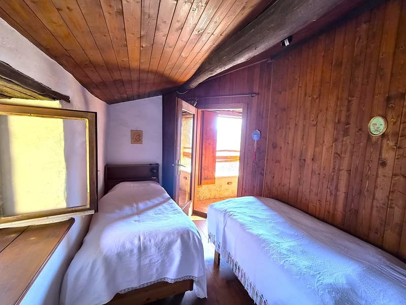 Schönes Bauernhaus inmitten der Natur mit Grundstück (14)