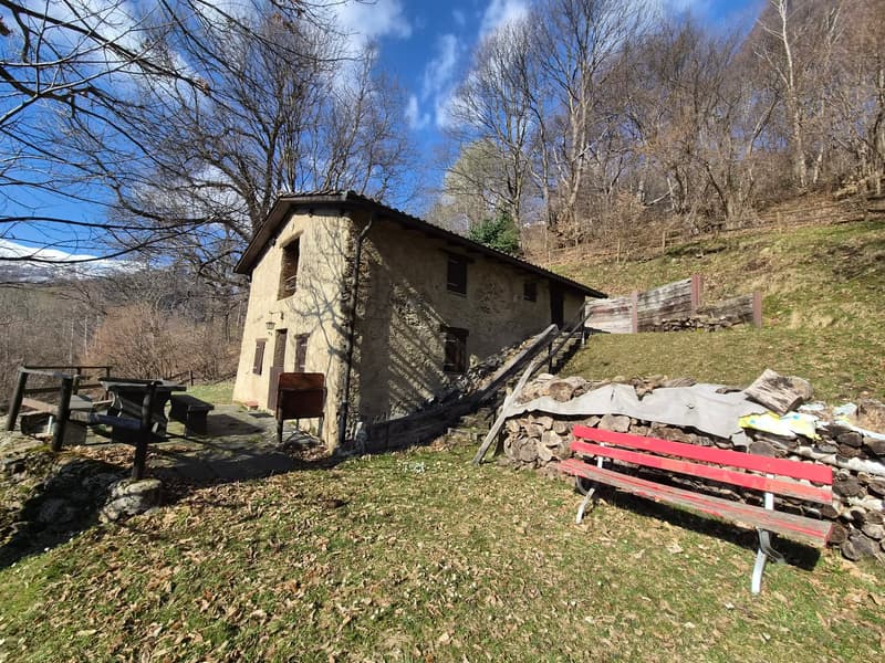 Schönes Bauernhaus inmitten der Natur mit Grundstück (24)