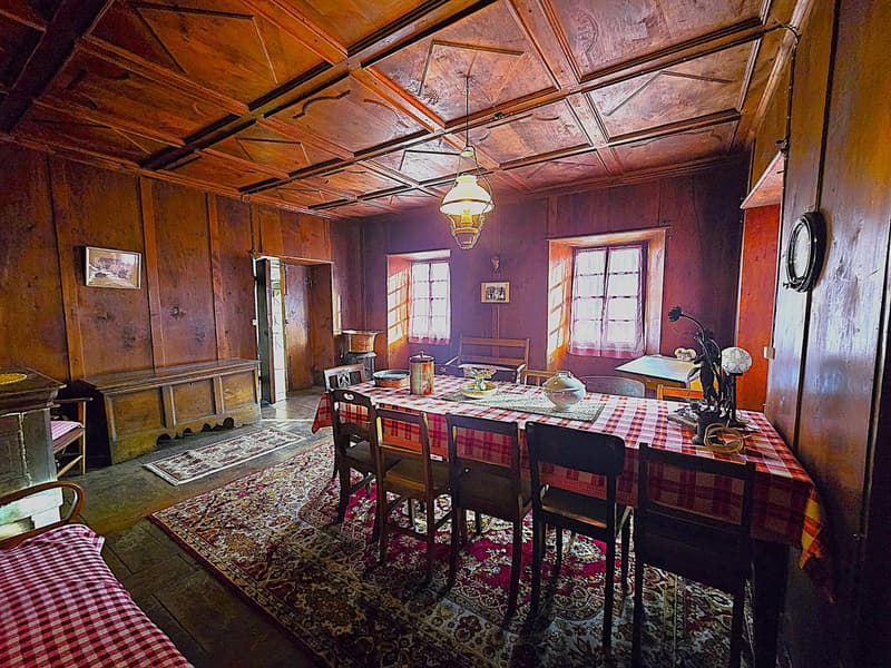 Charmantes historisches Haus mit grossem Grundstück (6)