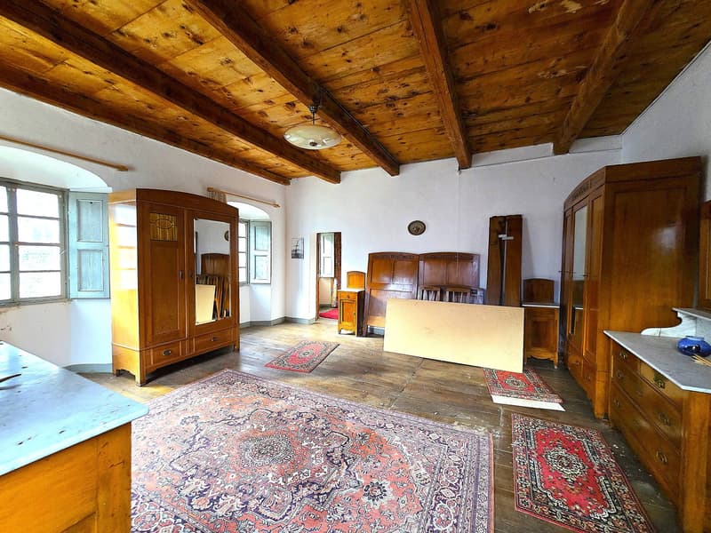 Charmantes historisches Haus mit grossem Grundstück (9)