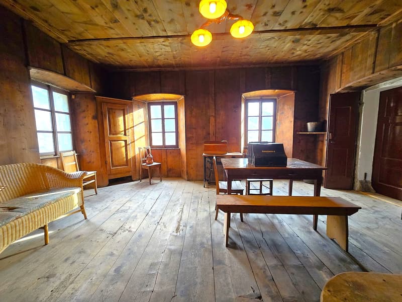Charmantes historisches Haus mit grossem Grundstück (4)