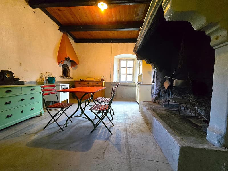 Charmantes historisches Haus mit grossem Grundstück (17)