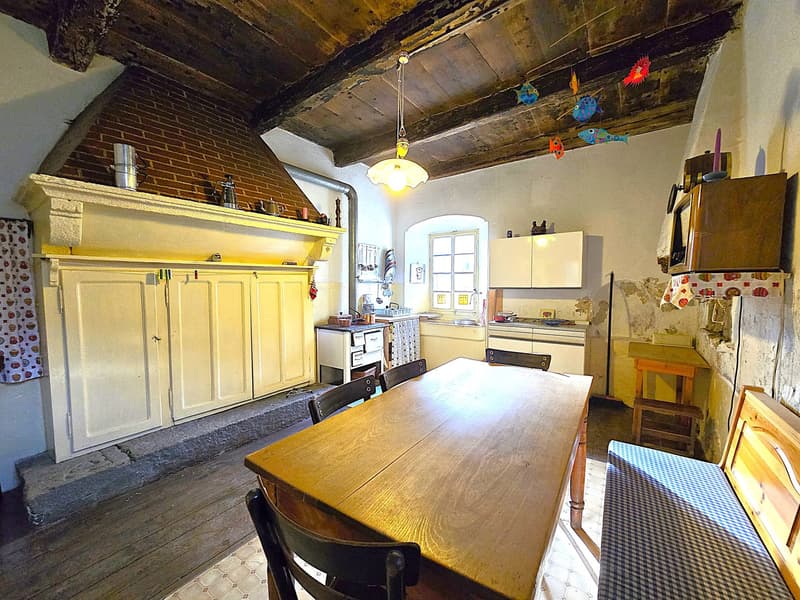 Charmantes historisches Haus mit grossem Grundstück (15)