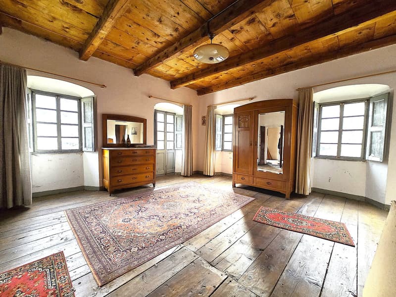 Charmantes historisches Haus mit grossem Grundstück (3)