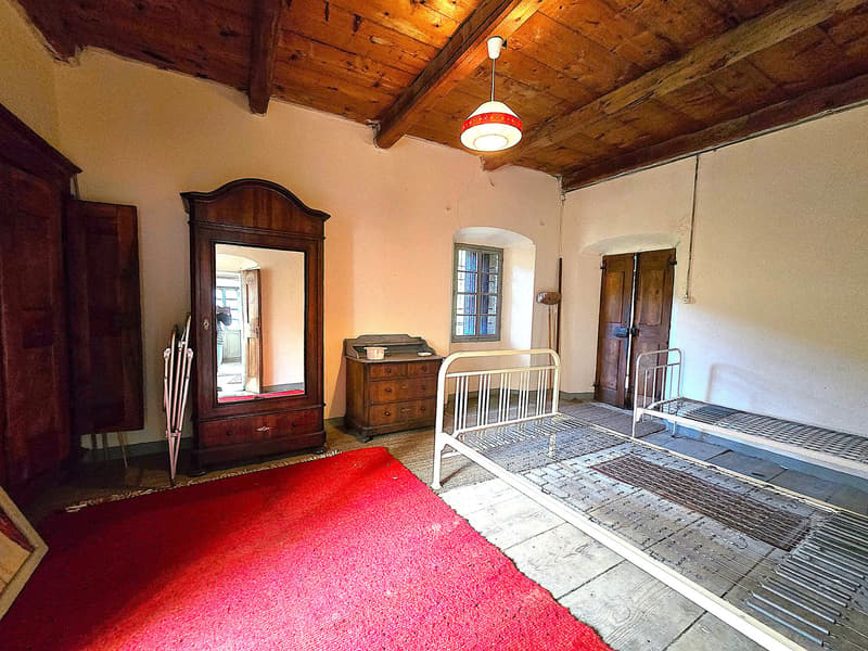 Charmantes historisches Haus mit grossem Grundstück (12)