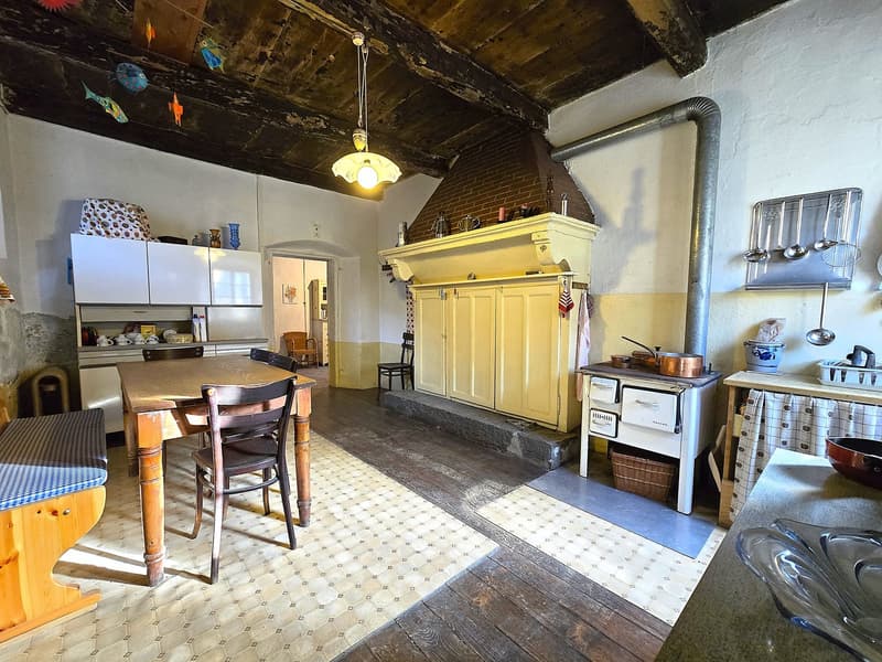 Charmantes historisches Haus mit grossem Grundstück (16)