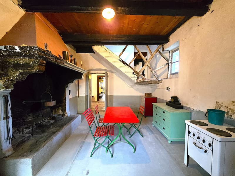 Charmantes historisches Haus mit grossem Grundstück (18)