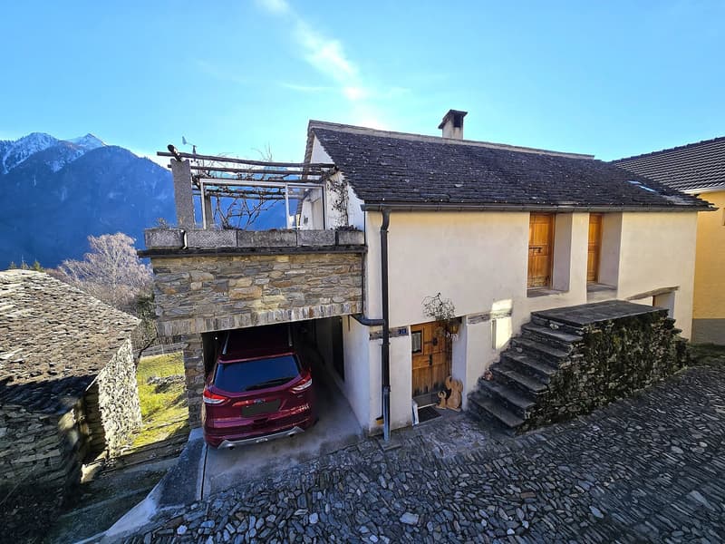 Charmantes rustikales Haus mit herrlicher Aussicht, Terrasse & Garage (2)