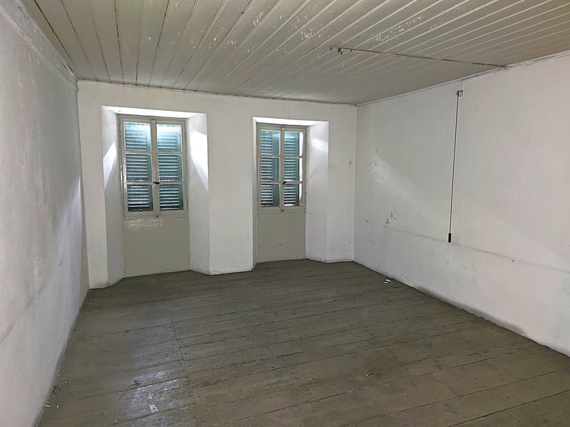 Casa plurifamiliare da ristrutturare con terreno e stalla (14)