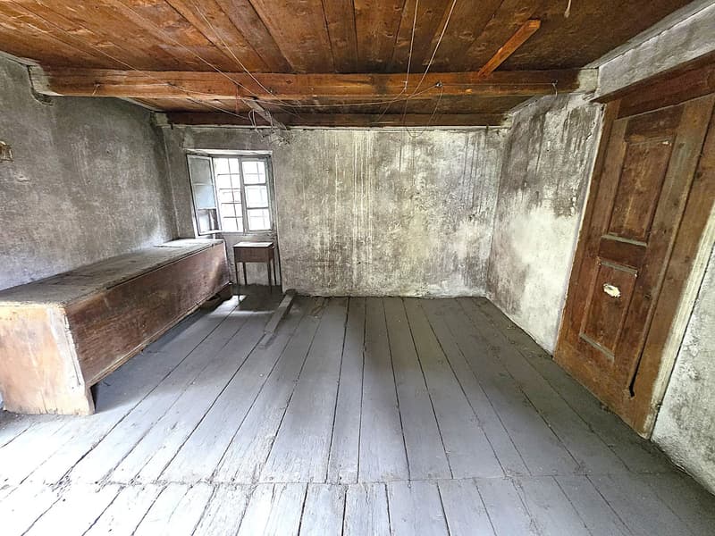 Casa plurifamiliare da ristrutturare con terreno e stalla (25)