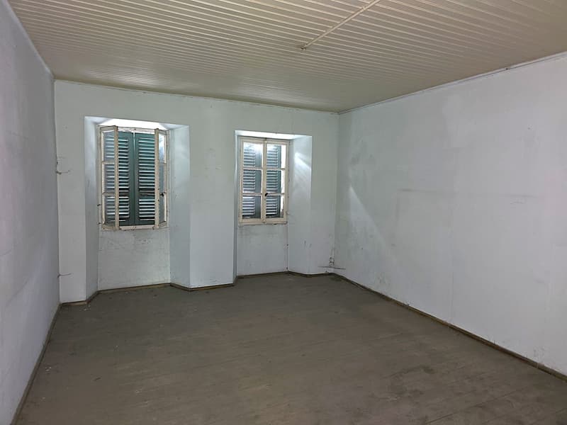 Casa plurifamiliare da ristrutturare con terreno e stalla (10)