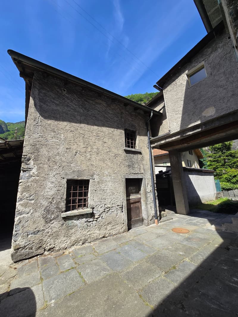 Casa plurifamiliare da ristrutturare con terreno e stalla (4)