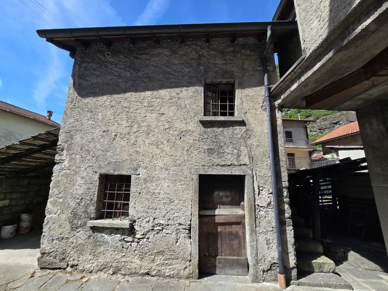 Casa plurifamiliare da ristrutturare con terreno e stalla (3)