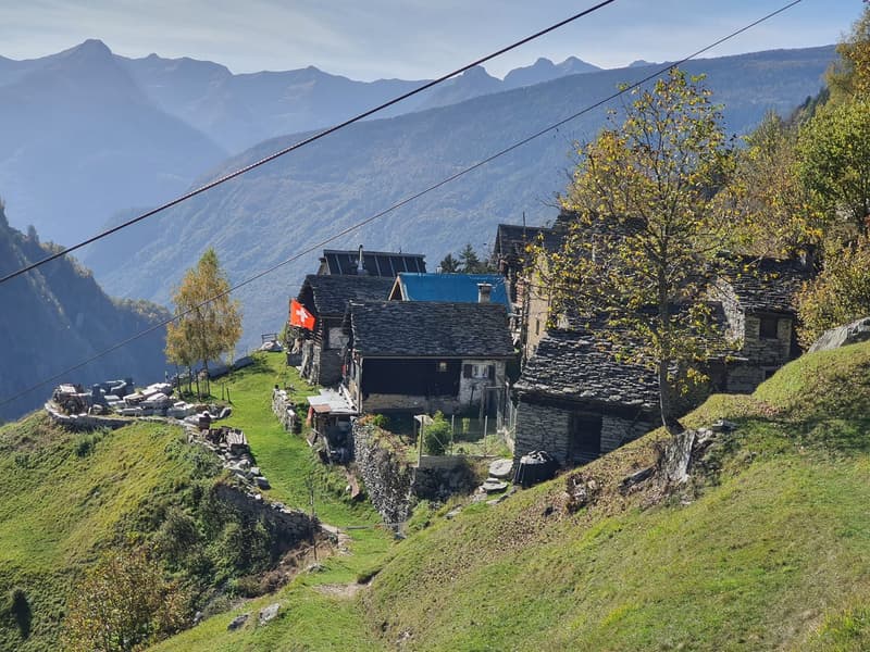2 Bergbauernhöfe mit grossem Land an einem sehr sonnigen Ort (31)