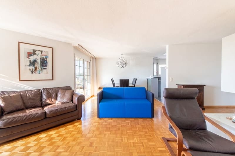 Bright 5.5-room high-parterre apartment with a lot of living comfort (3)