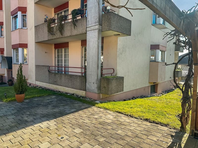 Bright 5.5-room high-parterre apartment with a lot of living comfort (13)