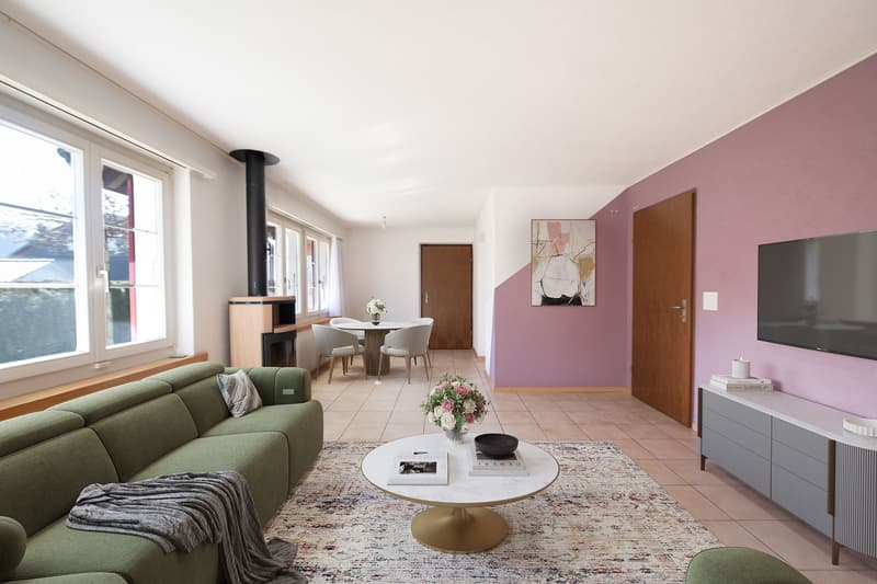Well-maintained semi-detached house with plenty of space for family life (2)