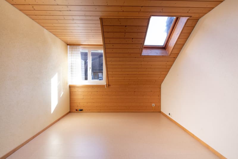 Well-maintained semi-detached house with plenty of space for family life (13)