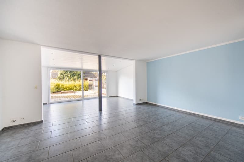 Arrive and feel at home: 6.5-room semi-detached house in family-friendly residential area (3)