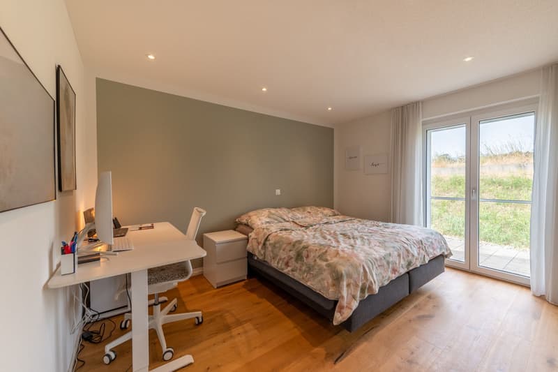 Moderne, lichtdurchflutete Gartenwohnung mit Terrasse & privatem Grünparadies (13)