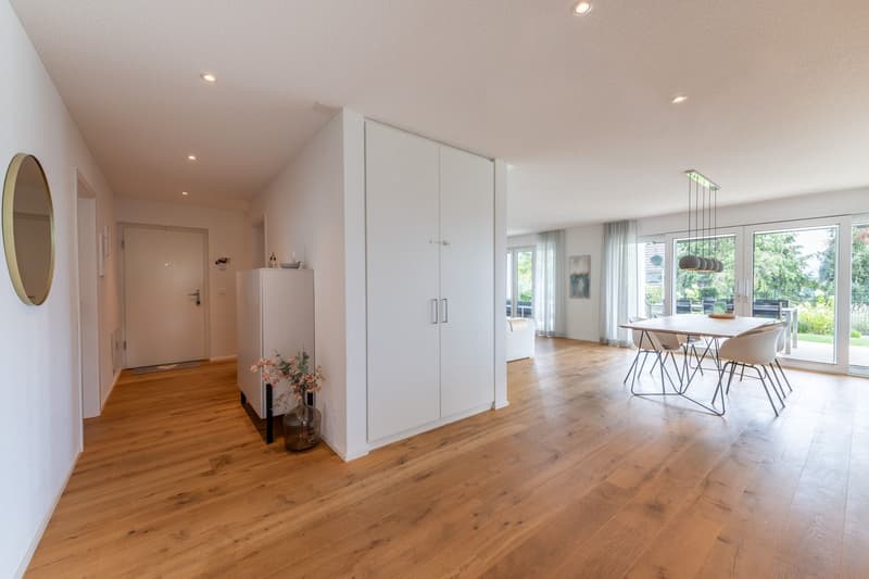 Moderne, lichtdurchflutete Gartenwohnung mit Terrasse & privatem Grünparadies (11)