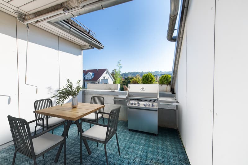 Zentral und ruhig: Helle 3.5-Zimmer-Duplex-Wohnung mit Wintergarten und Balkon (8)