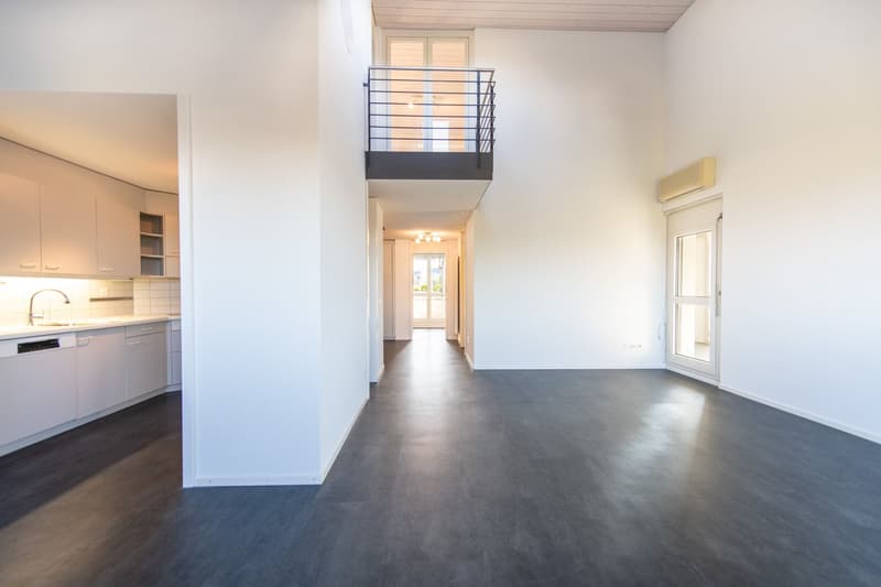 Zentral und ruhig: Helle 3.5-Zimmer-Duplex-Wohnung mit Wintergarten und Balkon (3)