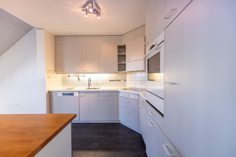 Zentral und ruhig: Helle 3.5-Zimmer-Duplex-Wohnung mit Wintergarten und Balkon (6)