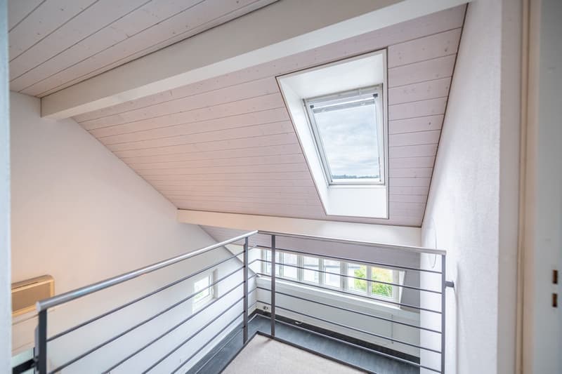 Zentral und ruhig: Helle 3.5-Zimmer-Duplex-Wohnung mit Wintergarten und Balkon (13)