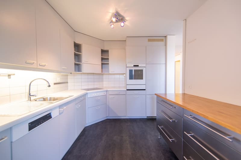 Zentral und ruhig: Helle 3.5-Zimmer-Duplex-Wohnung mit Wintergarten und Balkon (5)