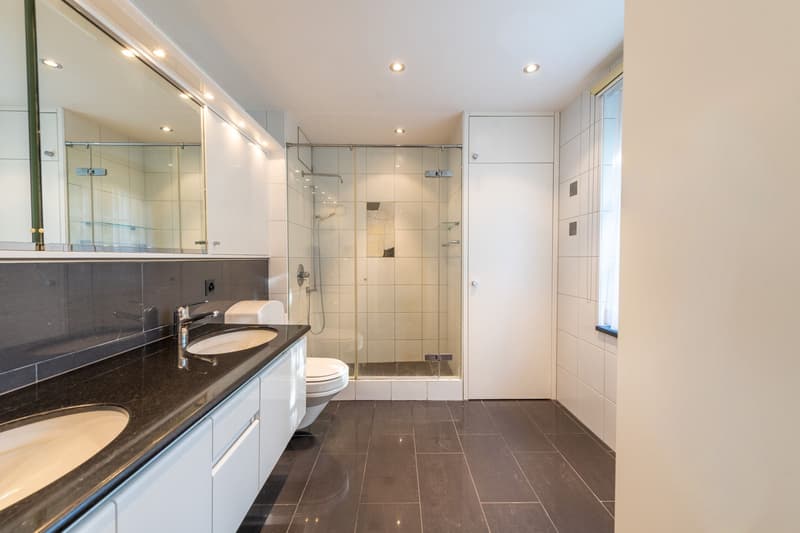 Maison moderne avec cheminée & jardin privé (7)
