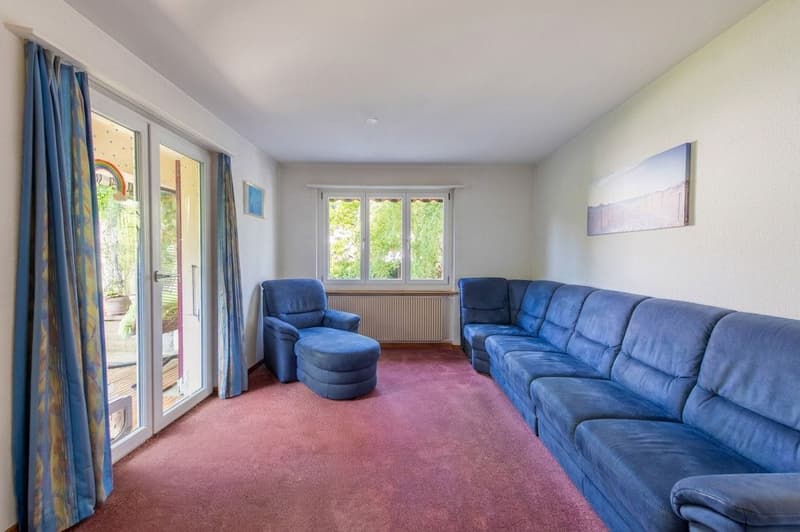 Zentrumsnahes Potenzial: Ausbaubares 5-Zimmer-Einfamilienhaus mit grosszügigem Garten (2)