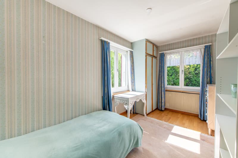 Zentrumsnahes Potenzial: Ausbaubares 5-Zimmer-Einfamilienhaus mit grosszügigem Garten (8)