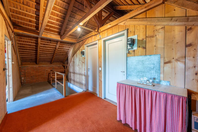 Zentrumsnahes Potenzial: Ausbaubares 5-Zimmer-Einfamilienhaus mit grosszügigem Garten (13)